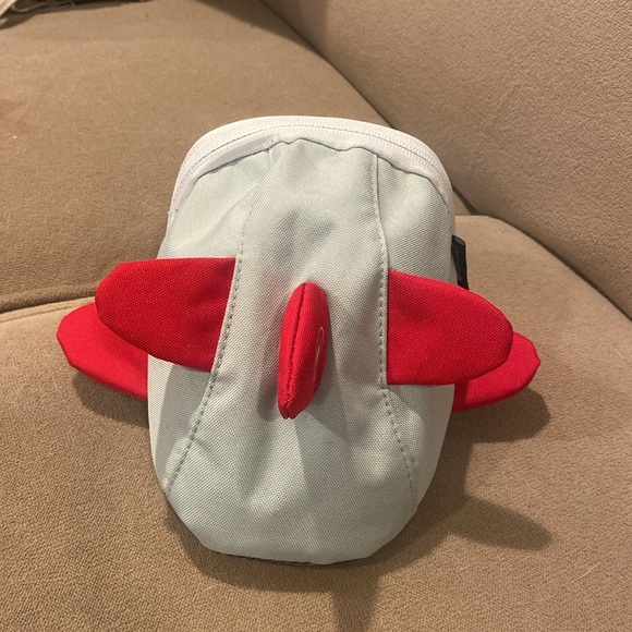 TURKISH AIRLINES HIGH FIVE KIDS Travel kit includes headphones and toothbrush - Picture 3 of 6